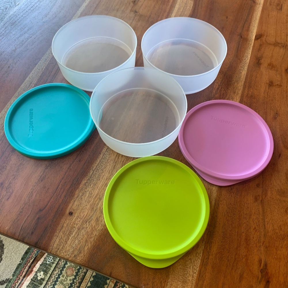 New set of 3 Tupperware Cubix round containers 950ml , 4 cups, #8558